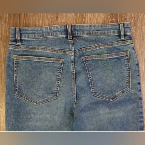 H&M Bootcut Medium Wash Lightly Distressed Denim Jeans Size 12 High Waisted - Picture 5 of 11